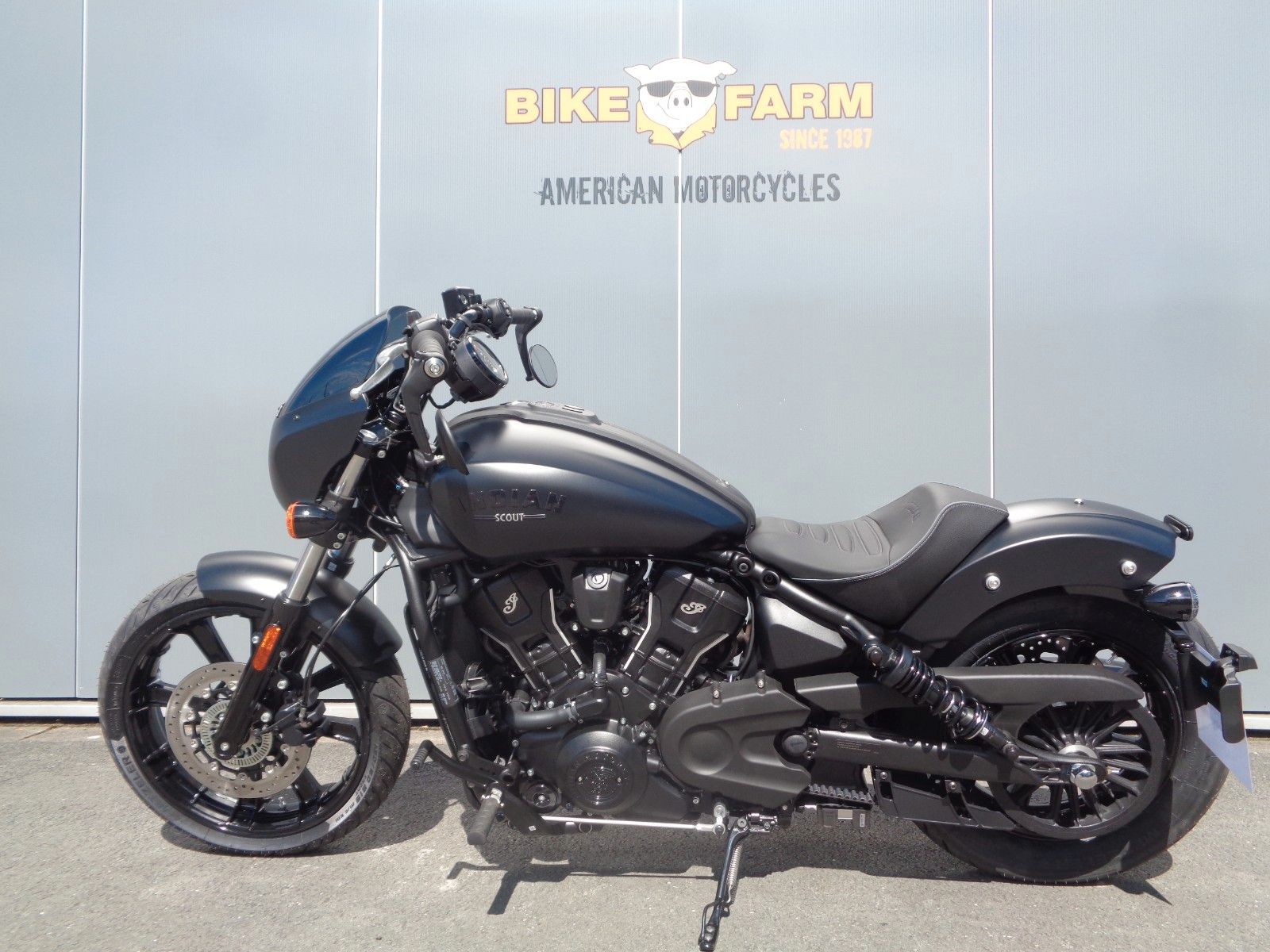 Fahrzeugabbildung Indian SPORT SCOUT LIMITED+TECH * BLACK SMOKE * SOFORT