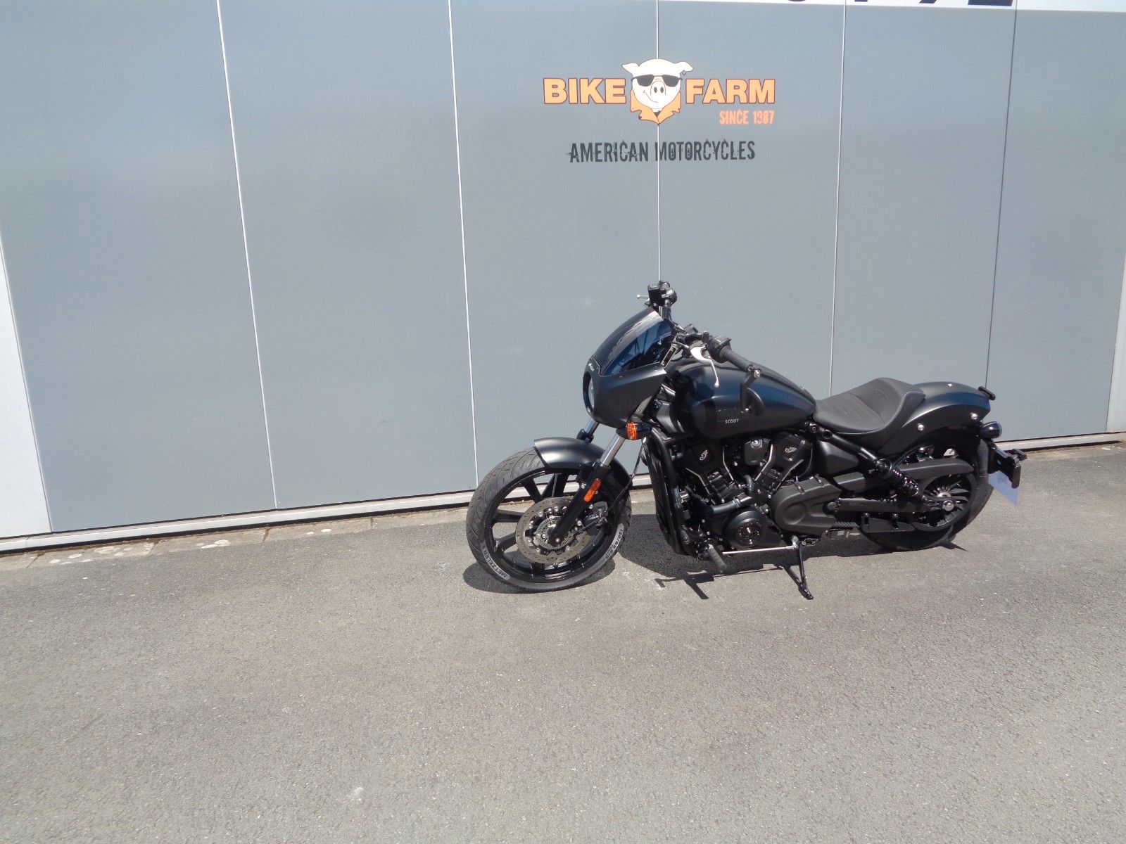 Fahrzeugabbildung Indian SPORT SCOUT LIMITED+TECH * BLACK SMOKE * SOFORT