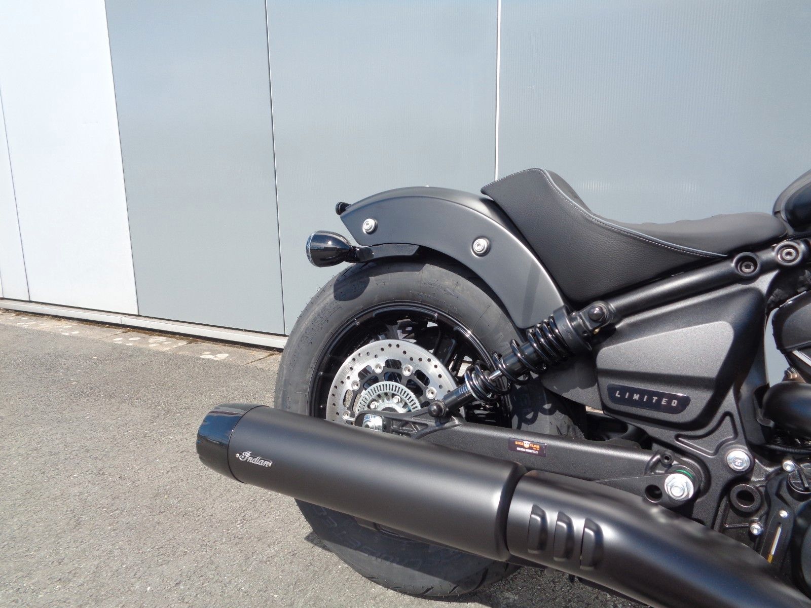 Fahrzeugabbildung Indian SPORT SCOUT LIMITED+TECH * BLACK SMOKE * SOFORT