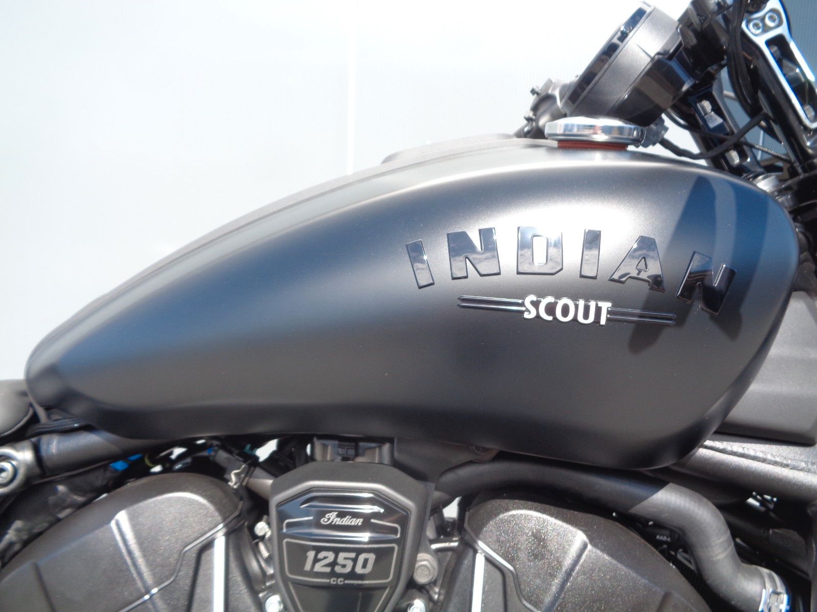 Fahrzeugabbildung Indian SPORT SCOUT LIMITED+TECH * BLACK SMOKE * SOFORT