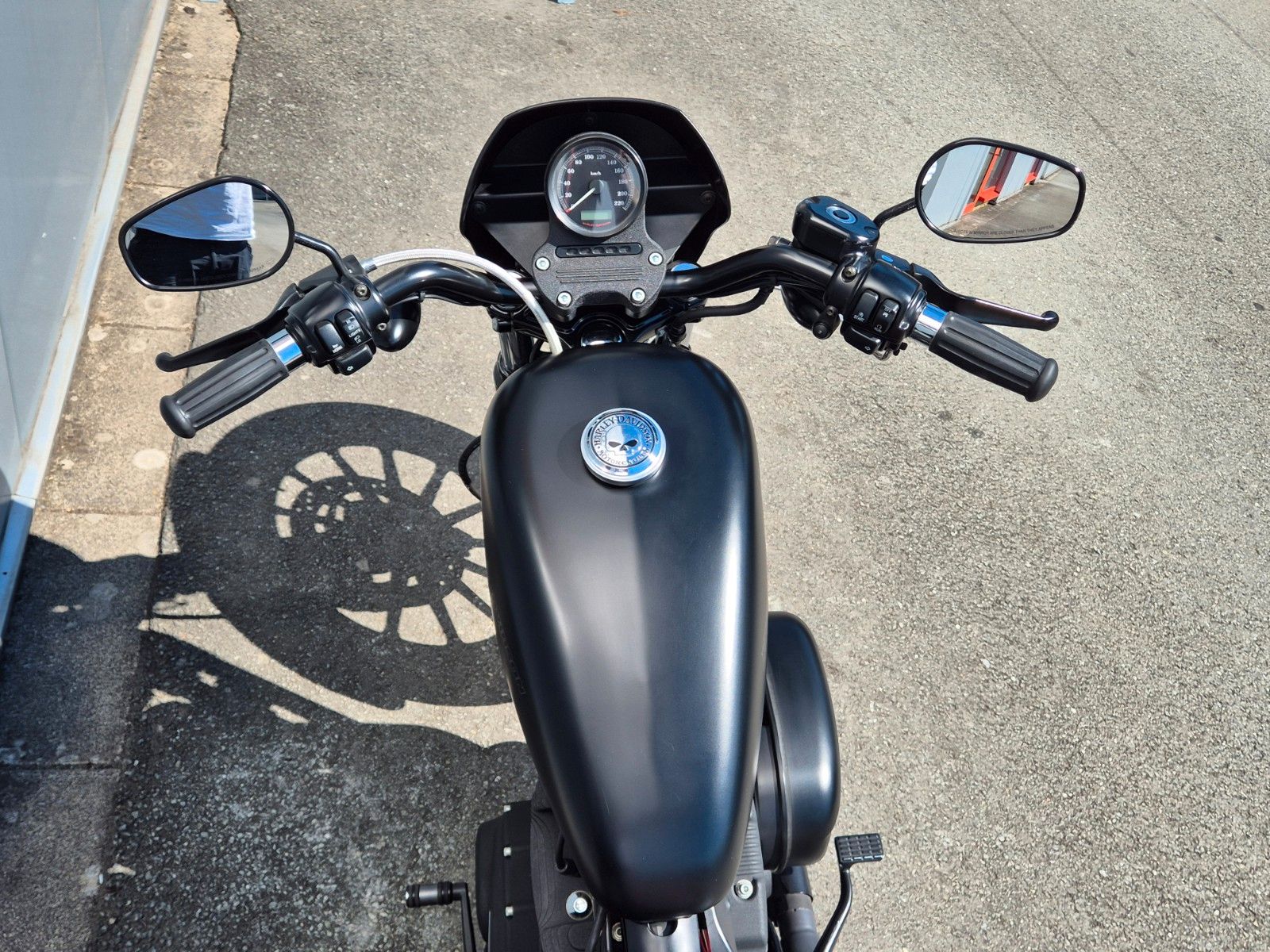 Fahrzeugabbildung Harley-Davidson XL883 N °°IRON°° *VERSTELLBARER AUSPUFF*