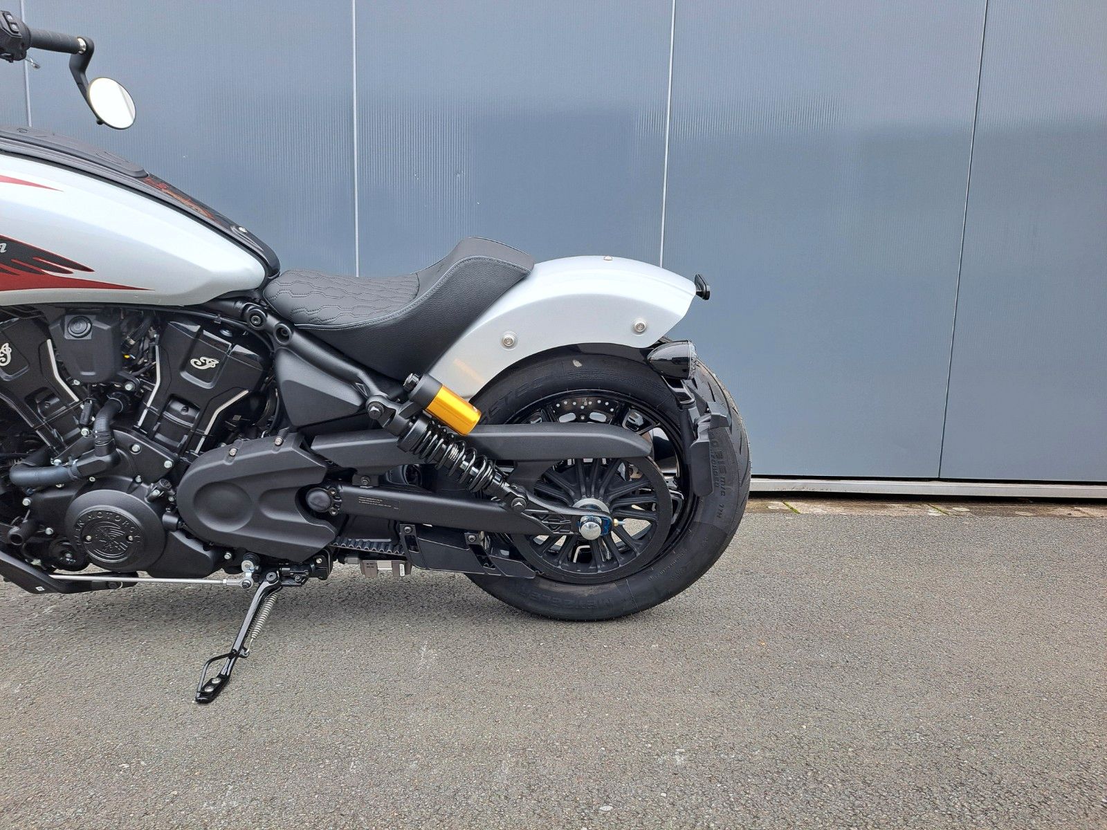 Fahrzeugabbildung Indian 101 SCOUT MODELL 2025 *GHOST WHITE * SOFORT