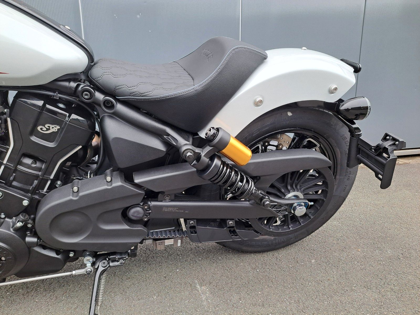 Fahrzeugabbildung Indian 101 SCOUT MODELL 2025 *GHOST WHITE * SOFORT