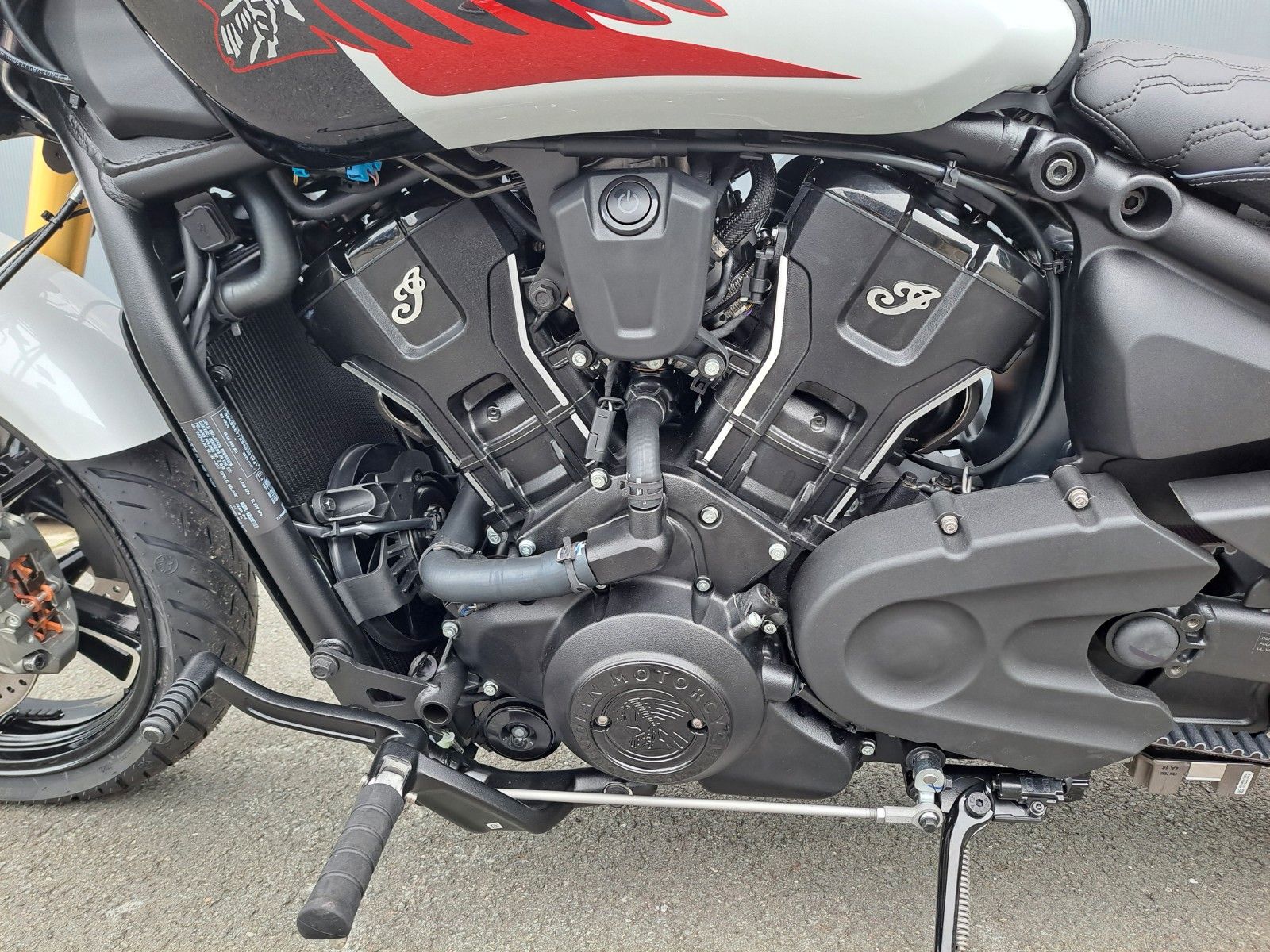 Fahrzeugabbildung Indian 101 SCOUT MODELL 2025 *GHOST WHITE * SOFORT