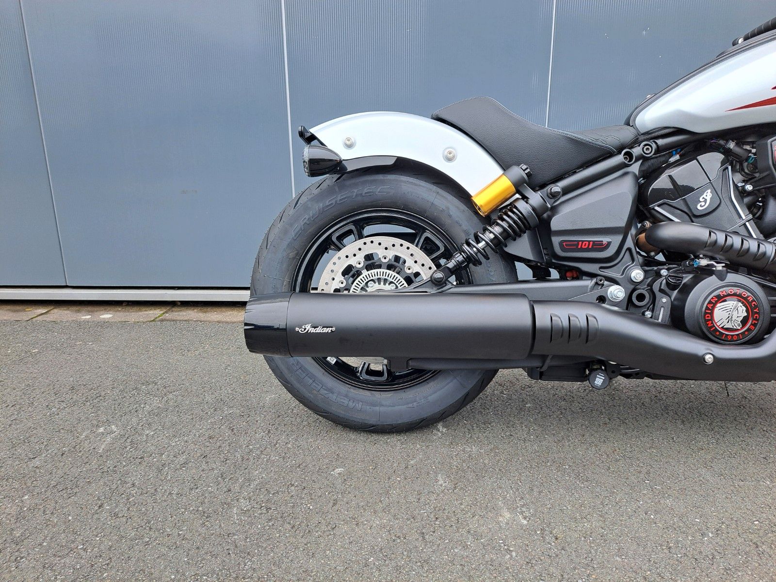 Fahrzeugabbildung Indian 101 SCOUT MODELL 2025 *GHOST WHITE * SOFORT