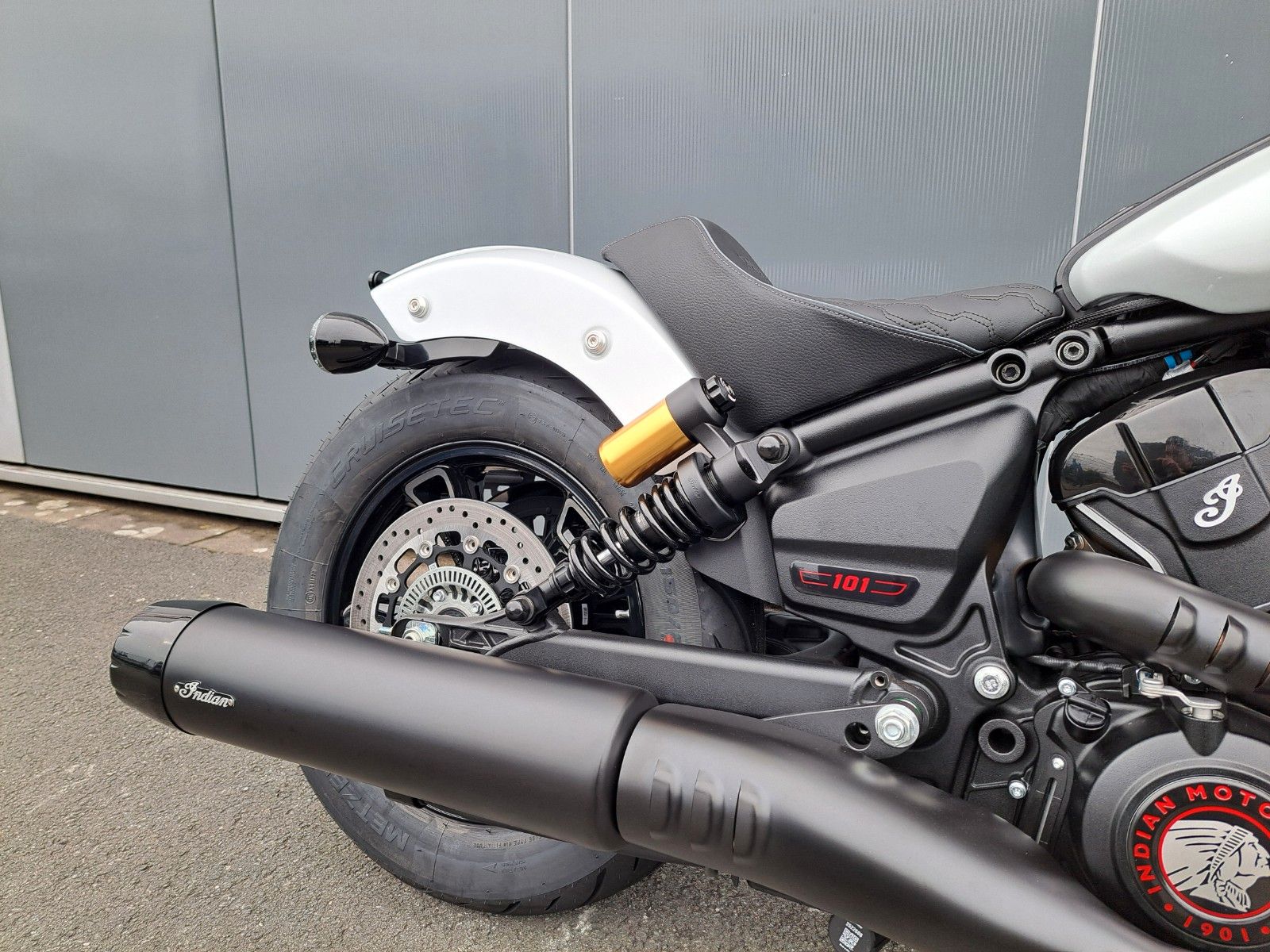 Fahrzeugabbildung Indian 101 SCOUT MODELL 2025 *GHOST WHITE * SOFORT