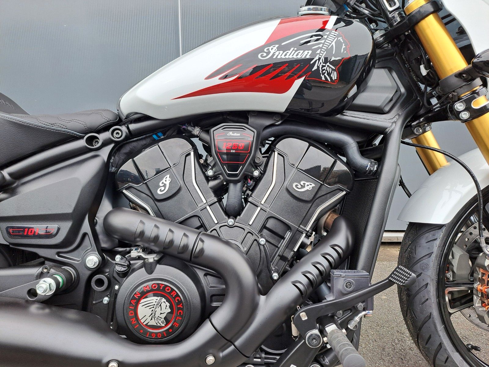 Fahrzeugabbildung Indian 101 SCOUT MODELL 2025 *GHOST WHITE * SOFORT