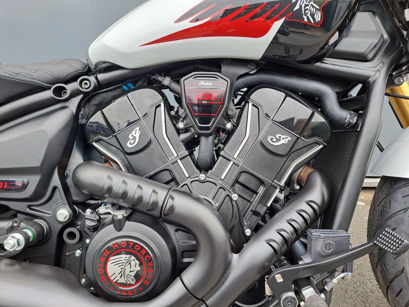 Fahrzeugabbildung Indian 101 SCOUT MODELL 2025 *GHOST WHITE * SOFORT