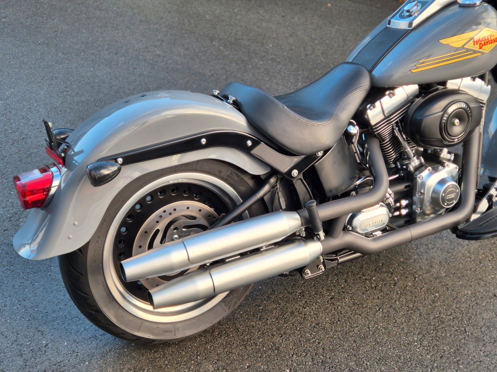 Fahrzeugabbildung Harley-Davidson FLSTFB°°FAT BOY LO°°SPECIAL-NARDO GREY-6828km
