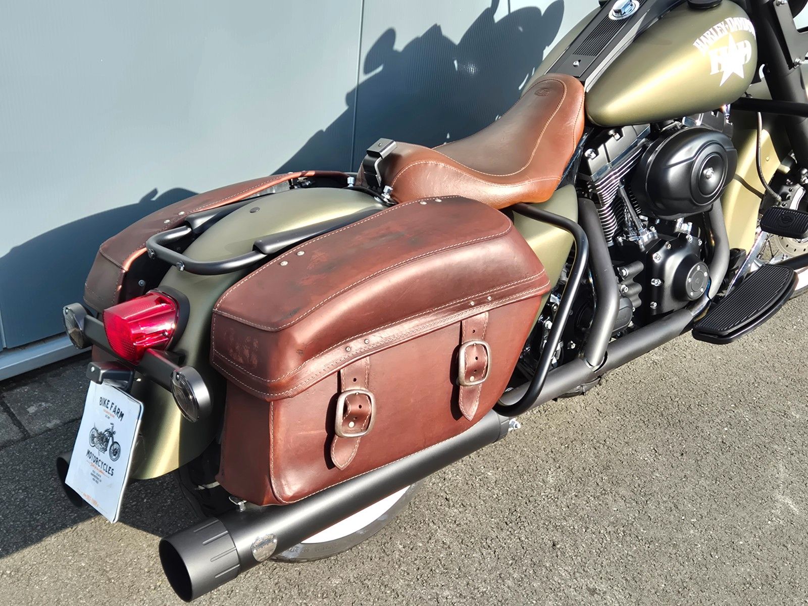 Fahrzeugabbildung Harley-Davidson FLHRC°°ROAD KING CLASSIC°°S-STYLE-PENZL AUSPUFF