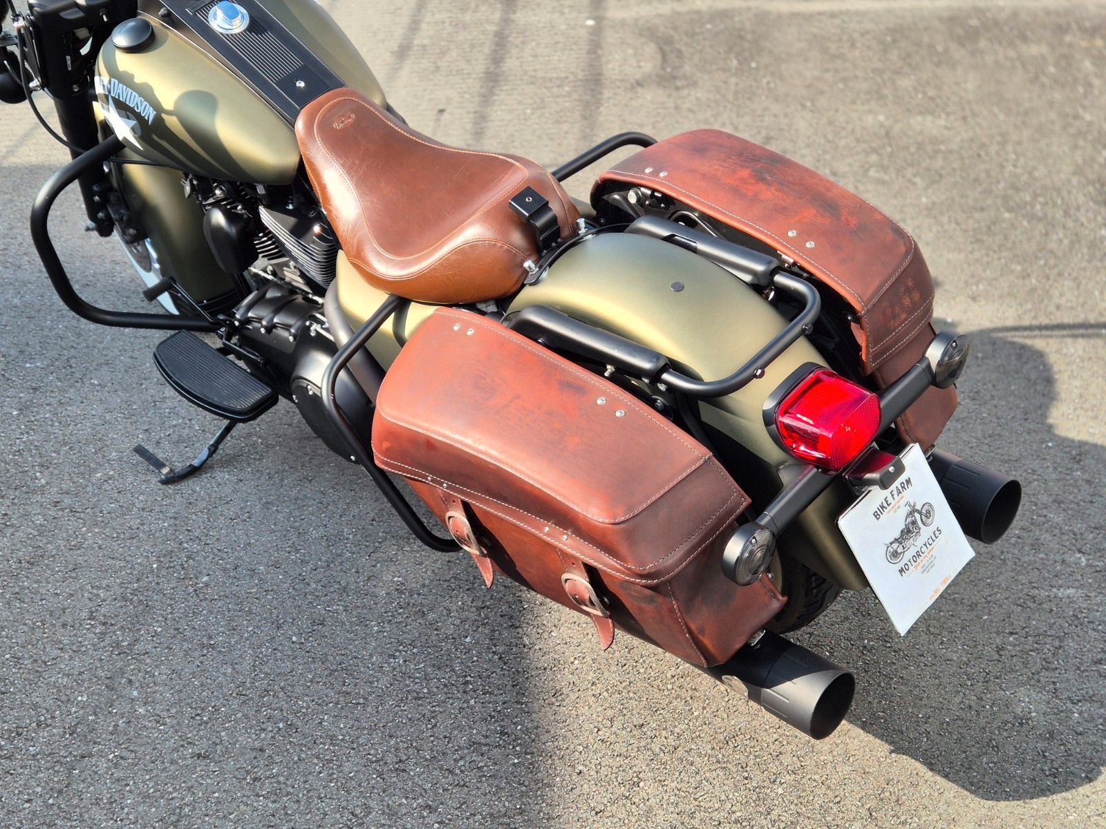 Fahrzeugabbildung Harley-Davidson FLHRC°°ROAD KING CLASSIC°°S-STYLE-PENZL AUSPUFF