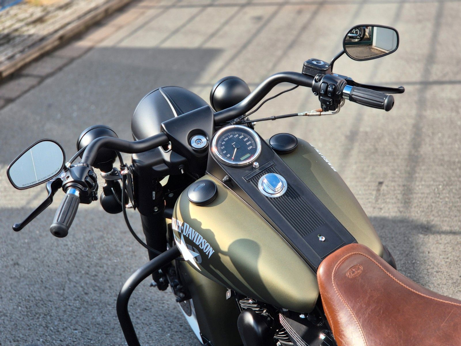 Fahrzeugabbildung Harley-Davidson FLHRC°°ROAD KING CLASSIC°°S-STYLE-PENZL AUSPUFF