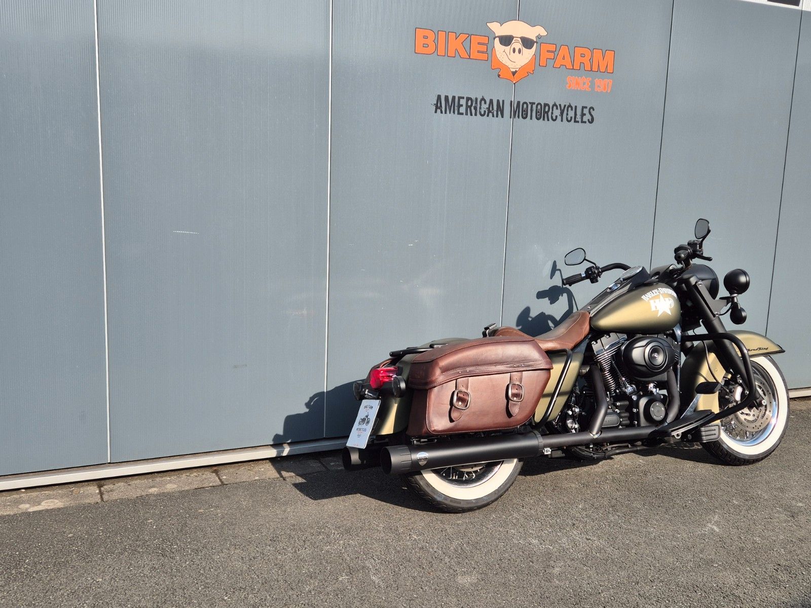 Fahrzeugabbildung Harley-Davidson FLHRC°°ROAD KING CLASSIC°°S-STYLE-PENZL AUSPUFF