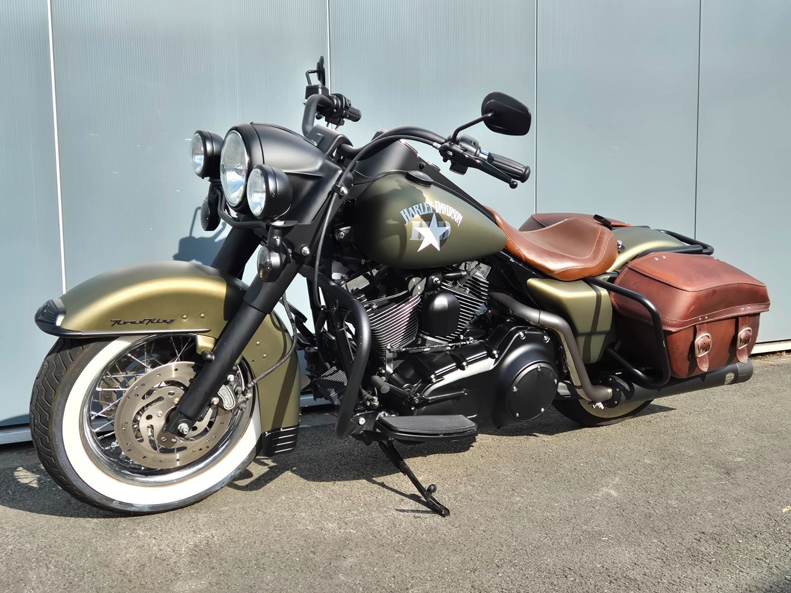 Fahrzeugabbildung Harley-Davidson FLHRC°°ROAD KING CLASSIC°°S-STYLE-PENZL AUSPUFF