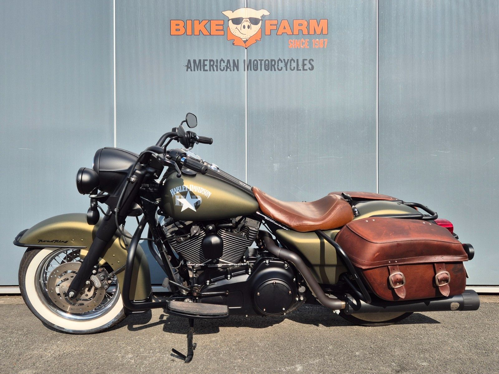 Fahrzeugabbildung Harley-Davidson FLHRC°°ROAD KING CLASSIC°°S-STYLE-PENZL AUSPUFF