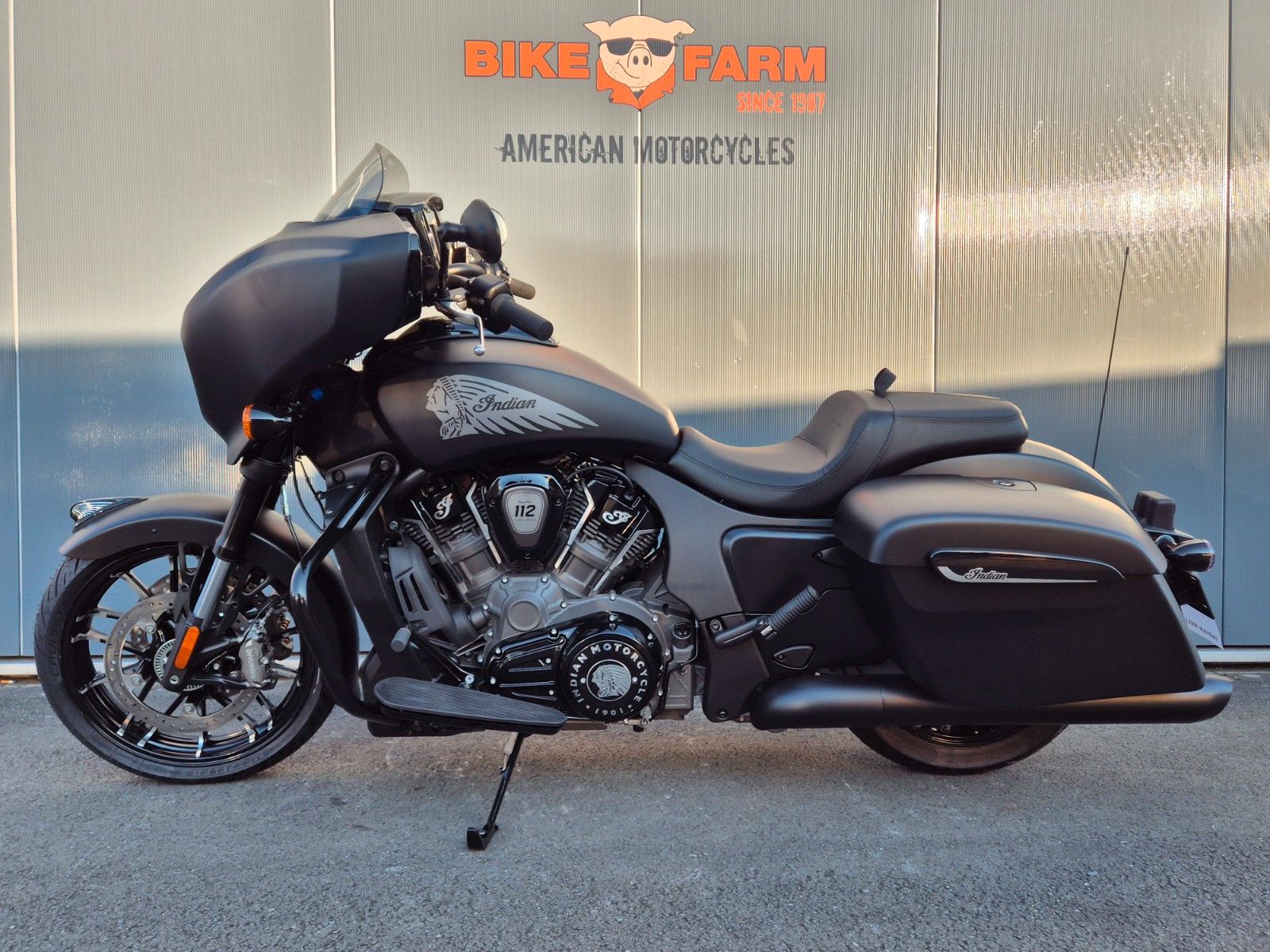 Fahrzeugabbildung Indian CHIEFTAIN * POWERPLUS 112 * DARK HORSE * BESTELL