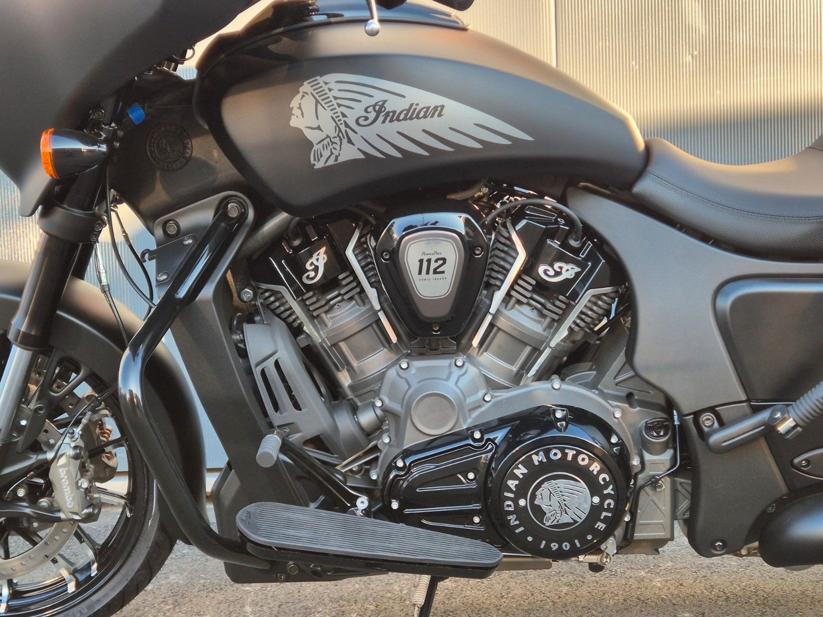 Fahrzeugabbildung Indian CHIEFTAIN * POWERPLUS 112 * DARK HORSE * BESTELL