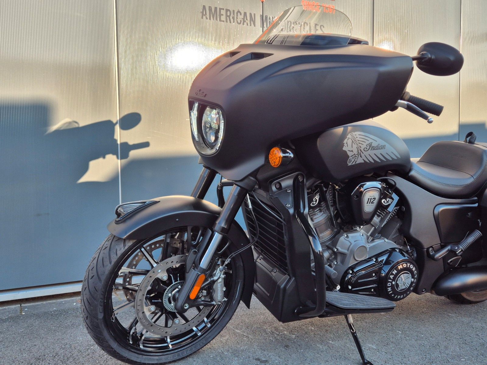 Fahrzeugabbildung Indian CHIEFTAIN * POWERPLUS 112 * DARK HORSE * BESTELL