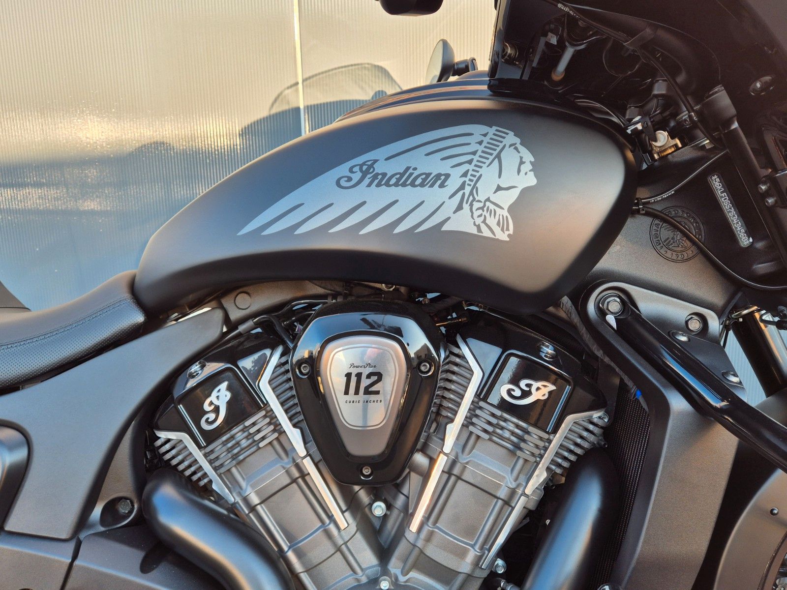 Fahrzeugabbildung Indian CHIEFTAIN * POWERPLUS 112 * DARK HORSE * BESTELL