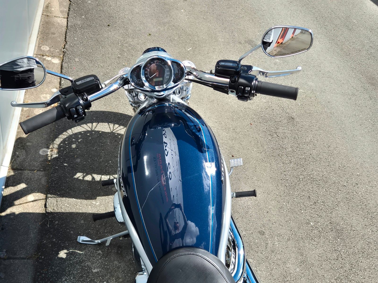 Fahrzeugabbildung Harley-Davidson VRSCAW °°V-ROD MODELL 08°° -SAMMLERSTÜCK-  50KM!