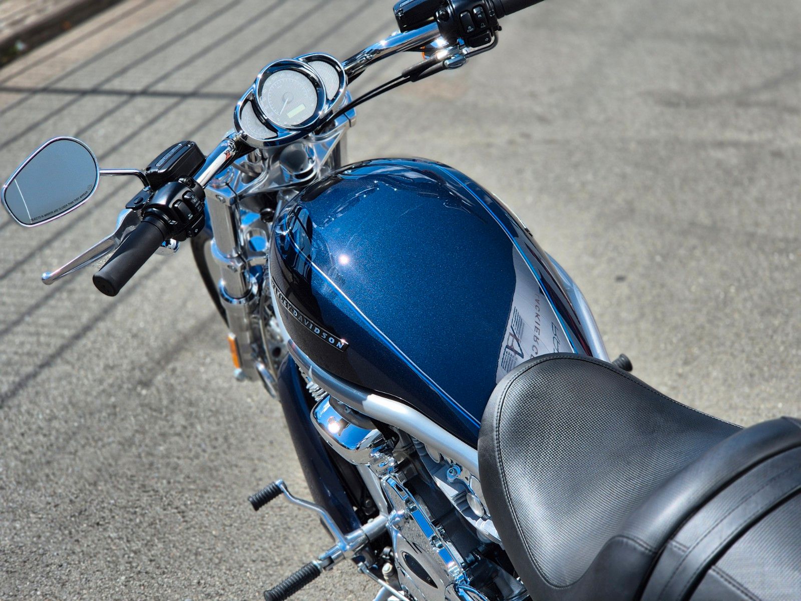 Fahrzeugabbildung Harley-Davidson VRSCAW °°V-ROD MODELL 08°° -SAMMLERSTÜCK-  50KM!