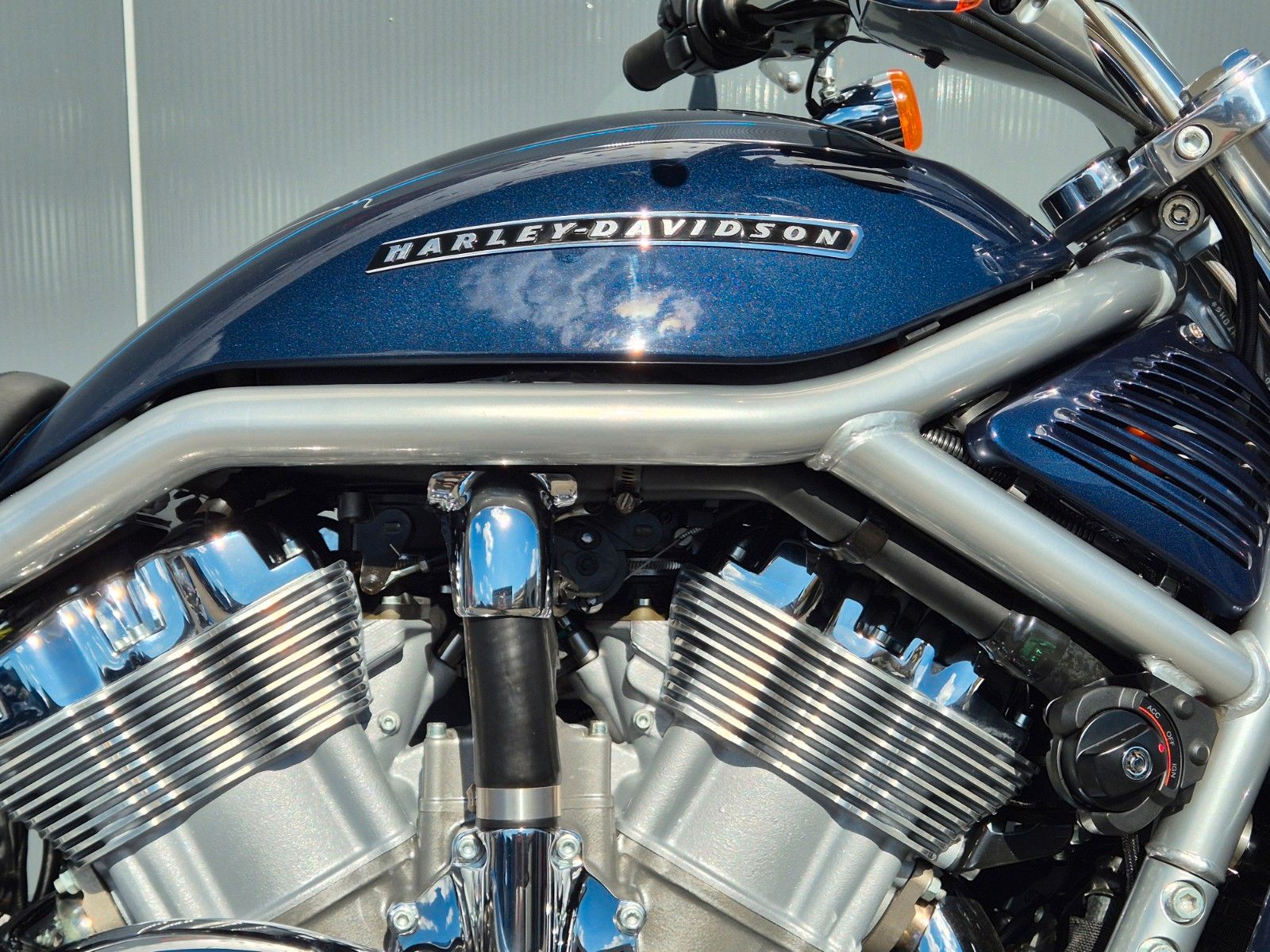 Fahrzeugabbildung Harley-Davidson VRSCAW °°V-ROD MODELL 08°° -SAMMLERSTÜCK-  50KM!