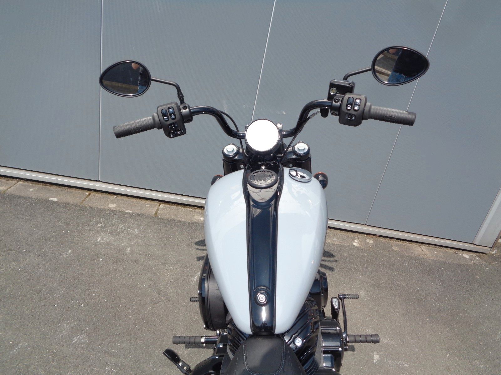 Fahrzeugabbildung Indian CHIEF BOBBER DARKHORSE * TAGESZULASSUNG EURO5