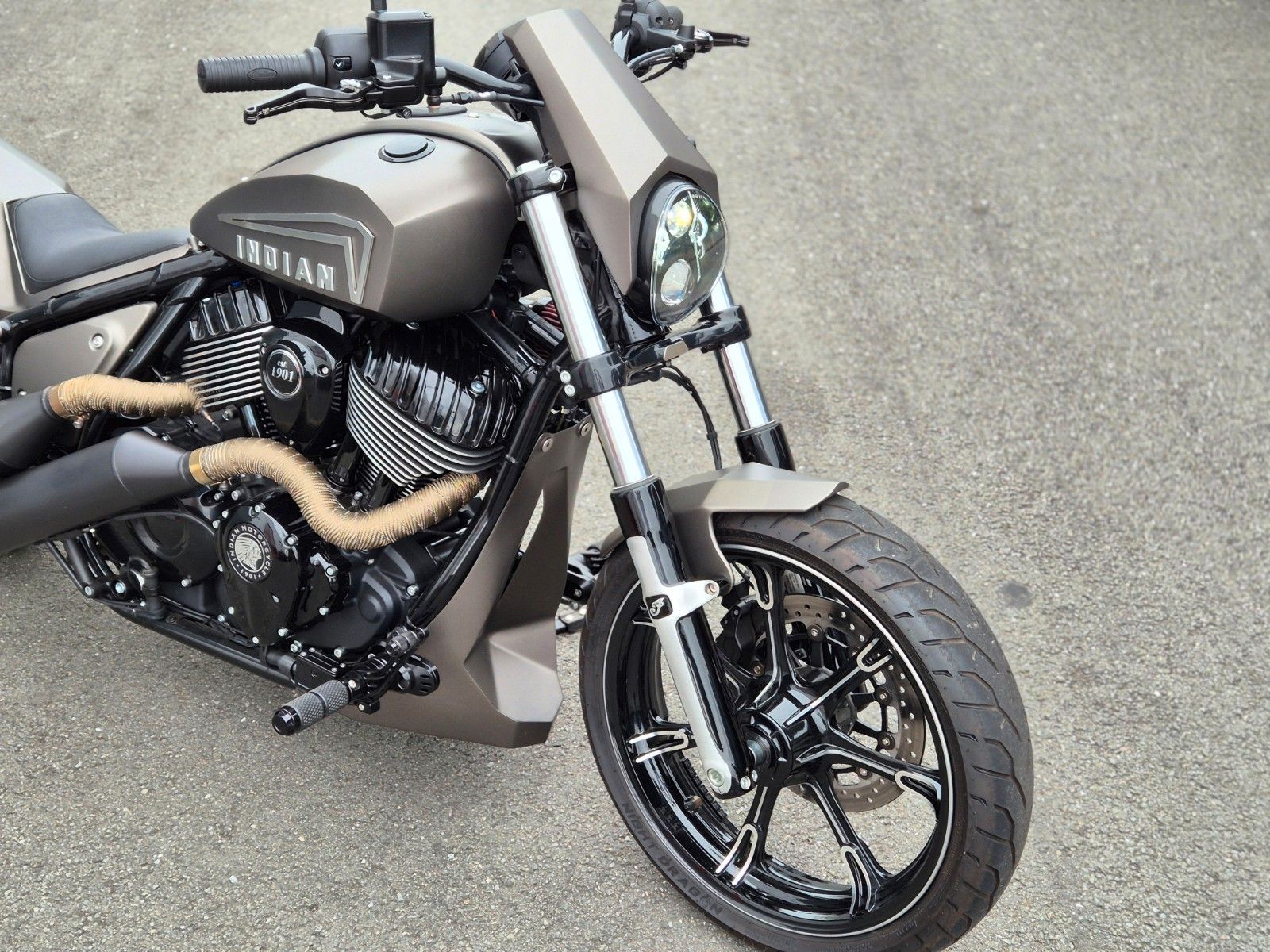 Fahrzeugabbildung Indian CHIEF DARK HORSE °°BIKE FARM CUSTOM°°