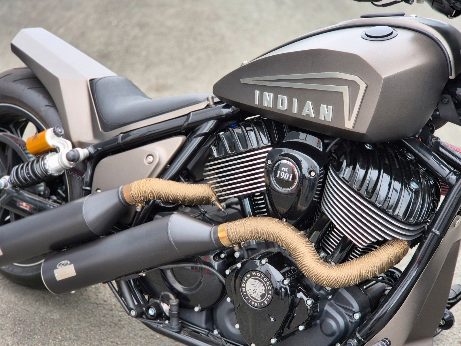 Fahrzeugabbildung Indian CHIEF DARK HORSE °°BIKE FARM CUSTOM°°