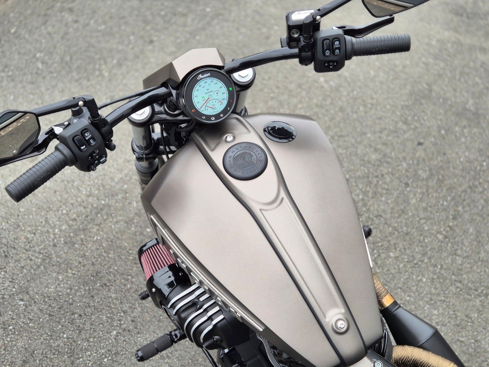 Fahrzeugabbildung Indian CHIEF DARK HORSE °°BIKE FARM CUSTOM°°