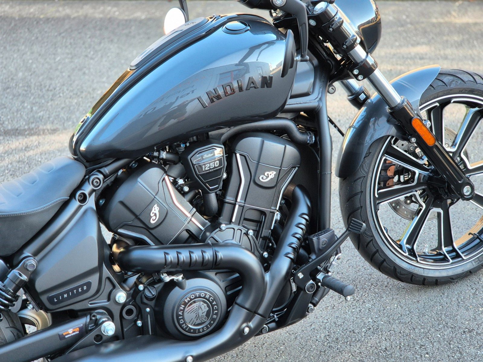 Fahrzeugabbildung Indian SCOUT BOBBER LIMITED+TECH *BIKE FARM CUSTOM*