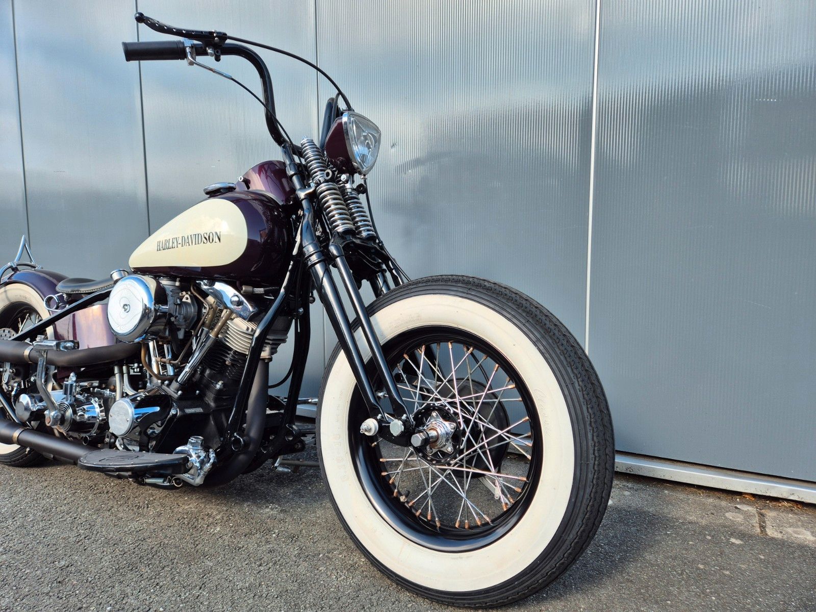 Fahrzeugabbildung Harley-Davidson FL°°SHOVEL STARRRAHMEN BOBBER°°BIKE FARM CUSTOM