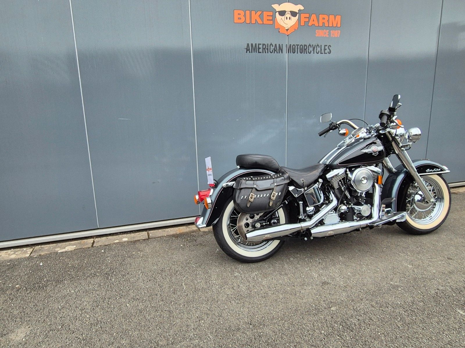 Fahrzeugabbildung Harley-Davidson FLSTN°°HERITAGE SOFTAIL NOSTALGIA°°-JEKILL&HYDE