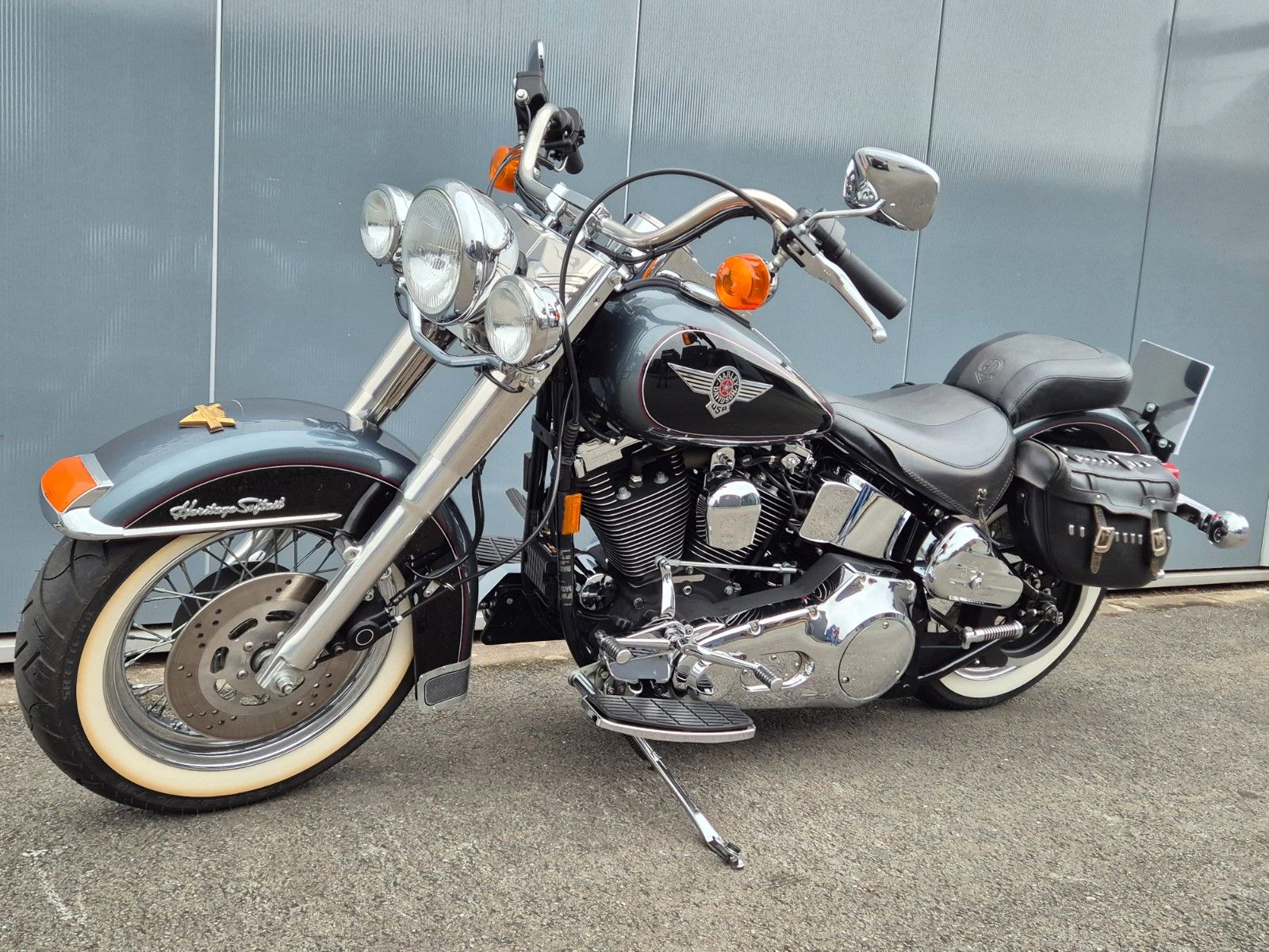 Fahrzeugabbildung Harley-Davidson FLSTN°°HERITAGE SOFTAIL NOSTALGIA°°-JEKILL&HYDE