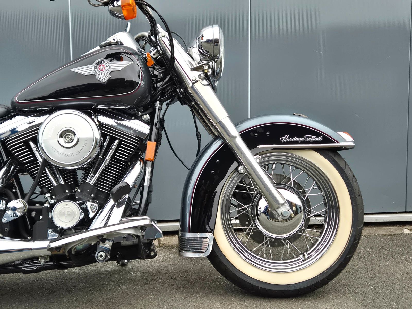 Fahrzeugabbildung Harley-Davidson FLSTN°°HERITAGE SOFTAIL NOSTALGIA°°-JEKILL&HYDE