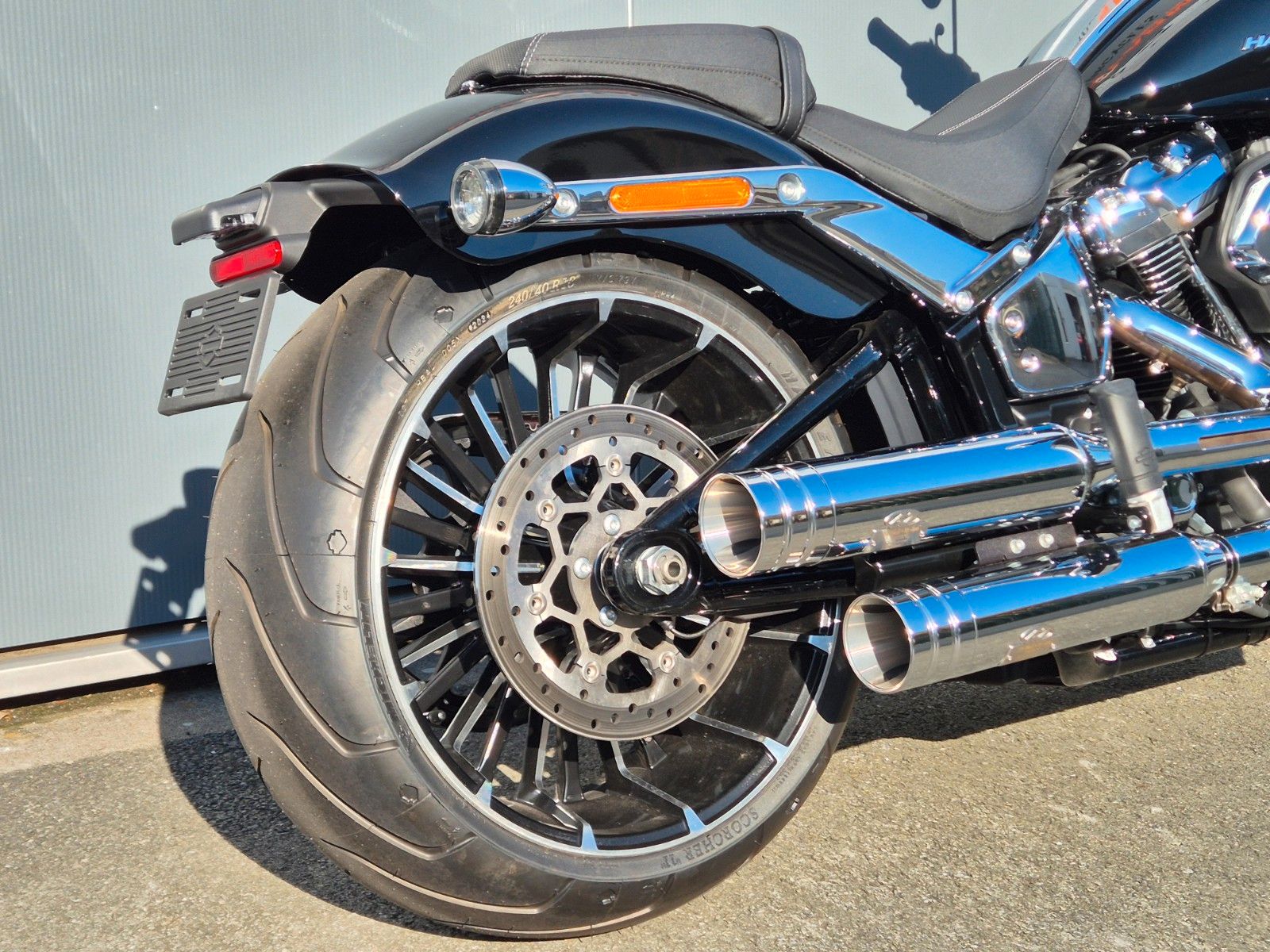 Fahrzeugabbildung Harley-Davidson FXBR 117 °°SOFTAIL BREAKOUT 2O25°° -JEKILL&HYDE