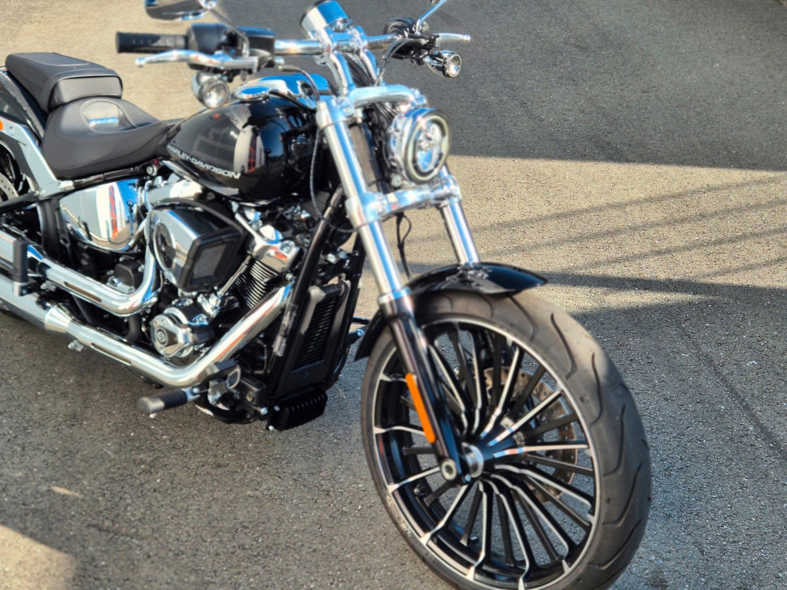 Fahrzeugabbildung Harley-Davidson FXBR 117 °°SOFTAIL BREAKOUT 2O25°° -JEKILL&HYDE