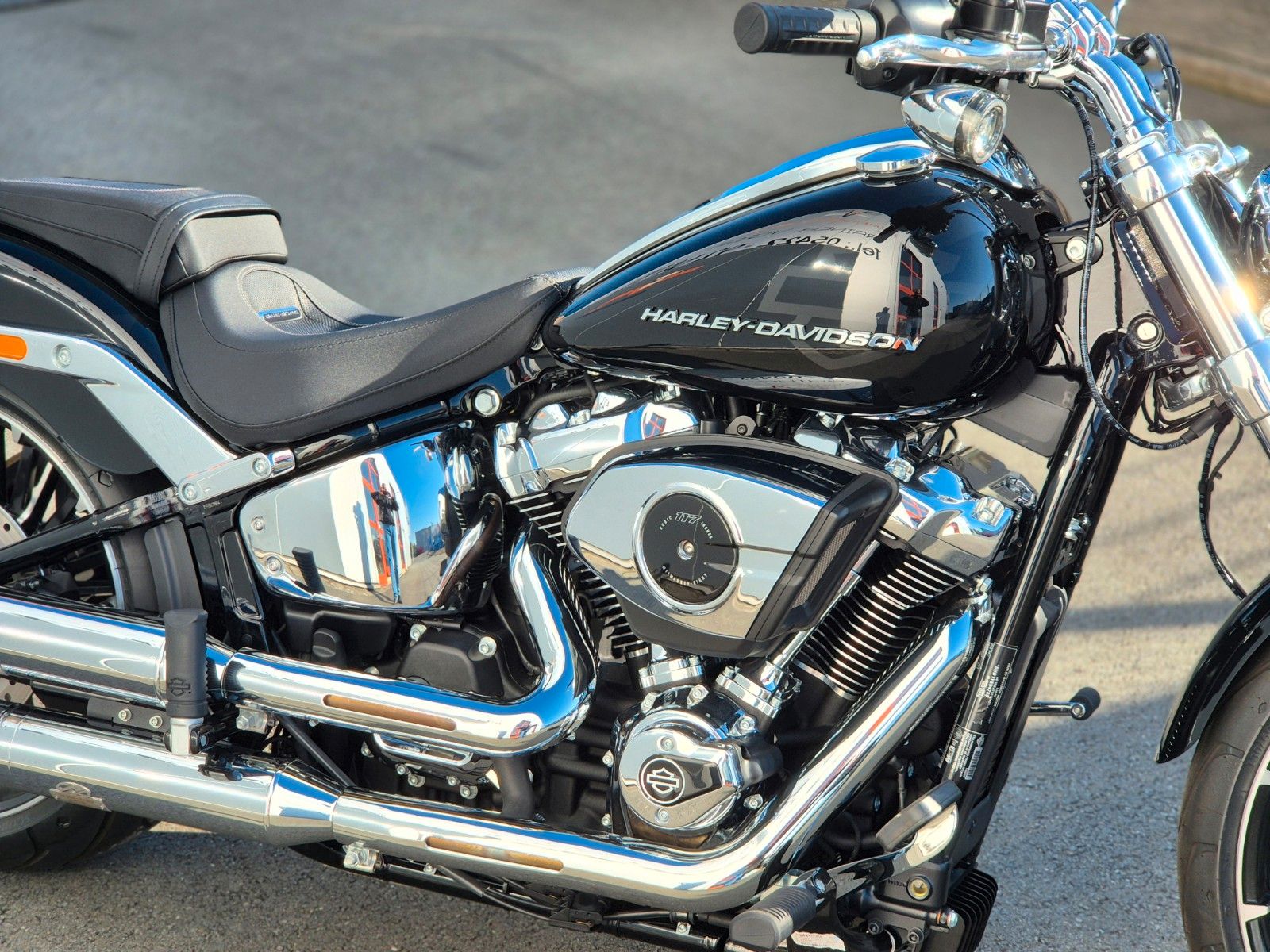 Fahrzeugabbildung Harley-Davidson FXBR 117 °°SOFTAIL BREAKOUT 2O25°° -JEKILL&HYDE