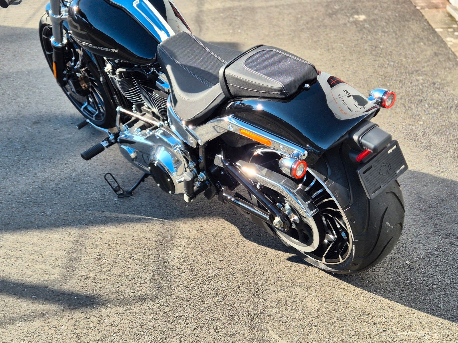 Fahrzeugabbildung Harley-Davidson FXBR 117 °°SOFTAIL BREAKOUT 2O25°° -JEKILL&HYDE