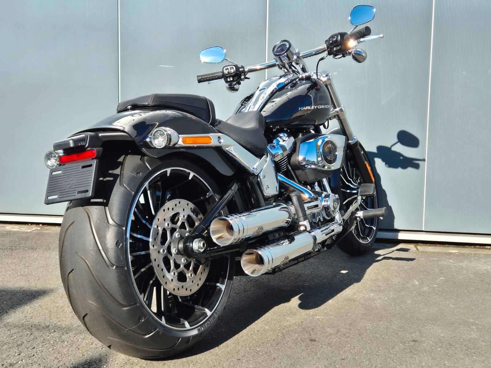 Fahrzeugabbildung Harley-Davidson FXBR 117 °°SOFTAIL BREAKOUT 2O25°° -JEKILL&HYDE