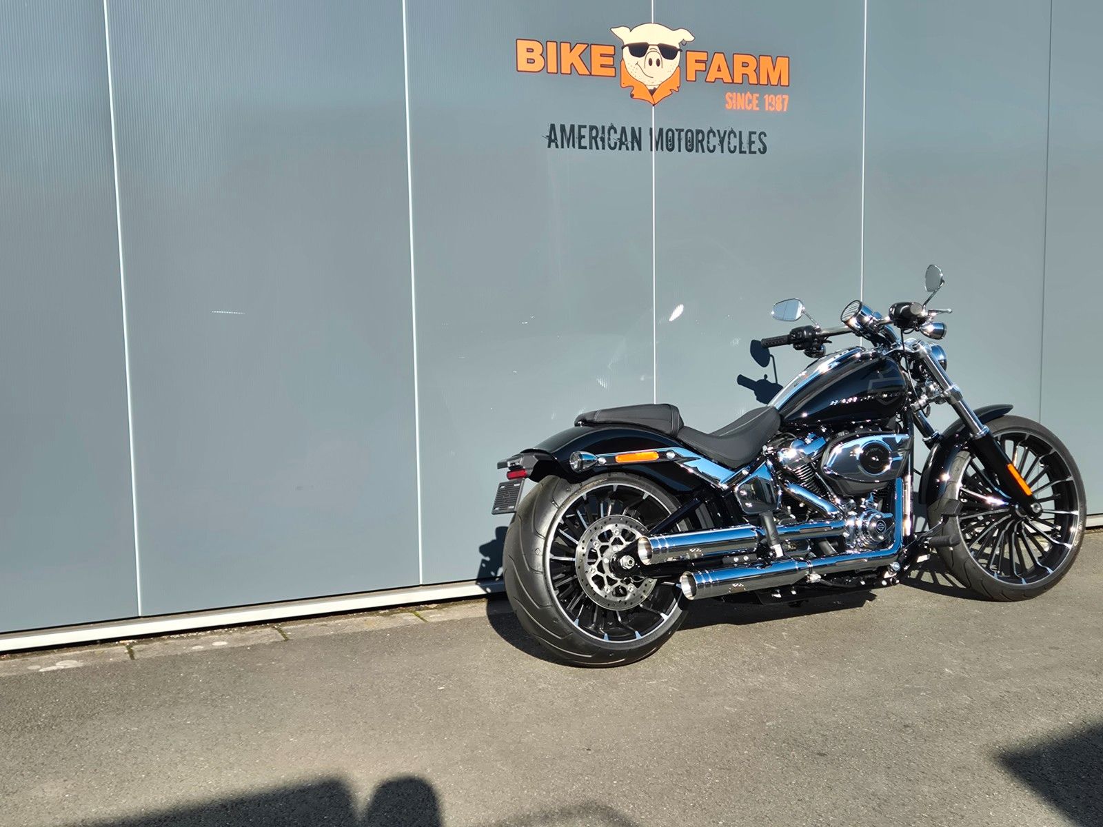 Fahrzeugabbildung Harley-Davidson FXBR 117 °°SOFTAIL BREAKOUT 2O25°° -JEKILL&HYDE