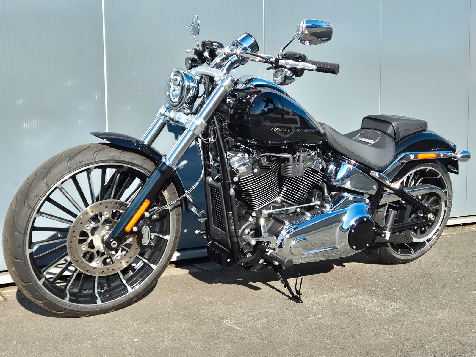 Fahrzeugabbildung Harley-Davidson FXBR 117 °°SOFTAIL BREAKOUT 2O25°° -JEKILL&HYDE