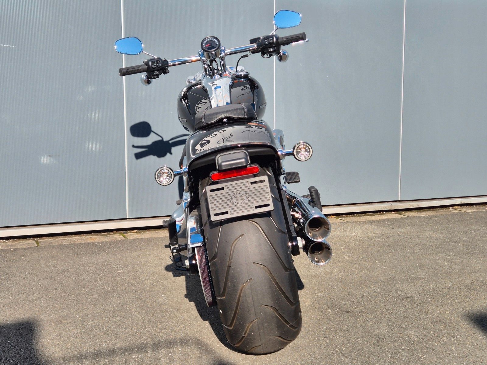 Fahrzeugabbildung Harley-Davidson FXBR 117 °°SOFTAIL BREAKOUT 2O25°° -JEKILL&HYDE