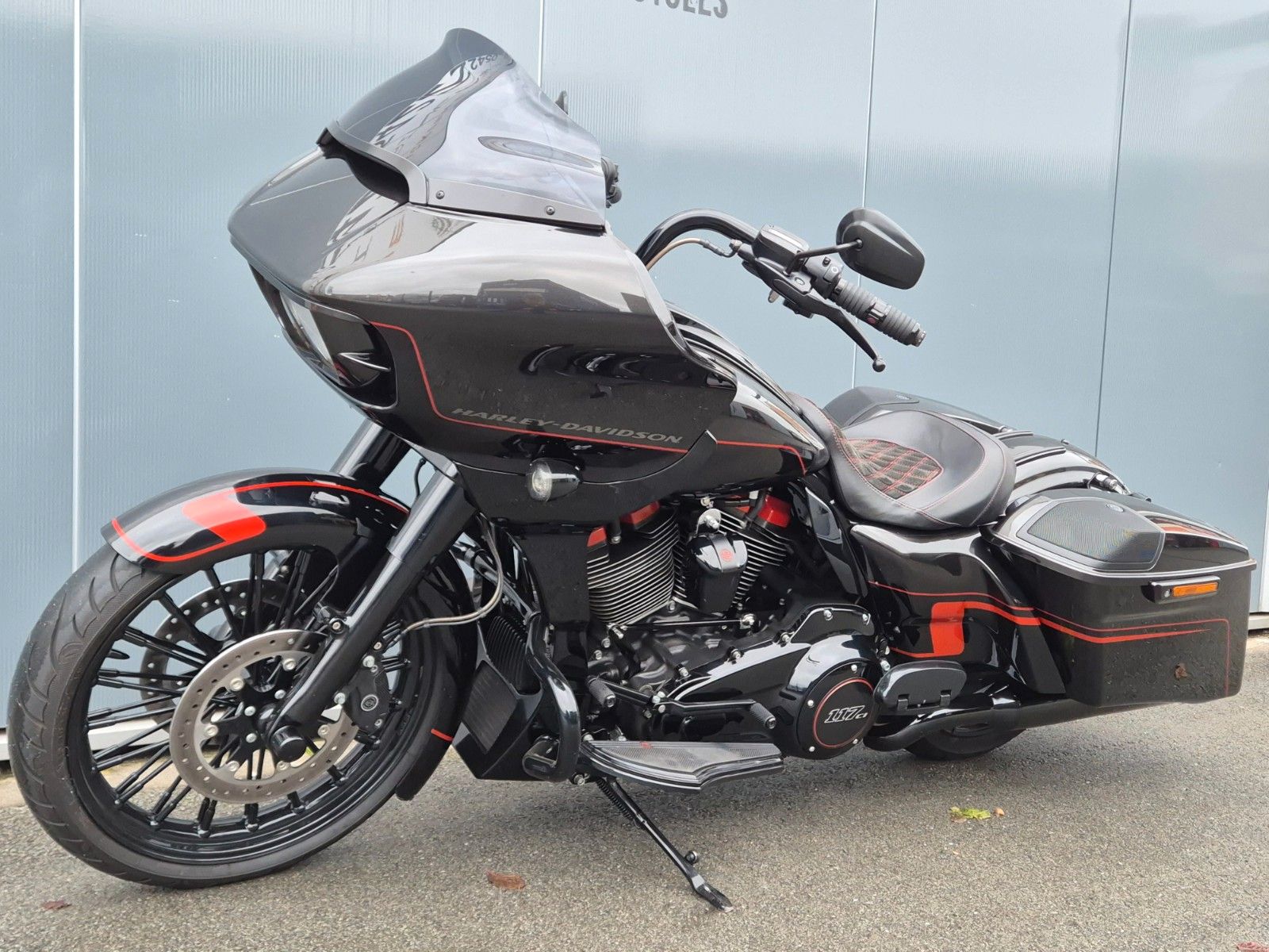 Fahrzeugabbildung Harley-Davidson FLTRXSE °°CVO ROAD GLIDE°°* DON - PENZL - TTS *