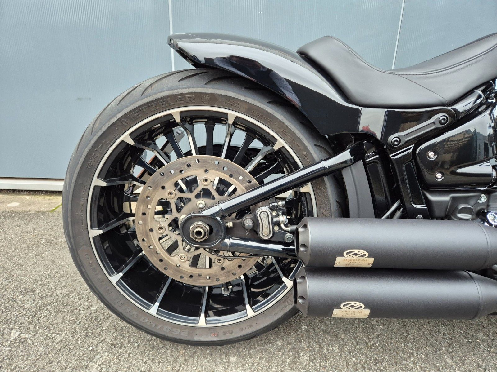 Fahrzeugabbildung Harley-Davidson FXBRS°°BREAKOUT 117°° -BIKE FARM CUSTOM-