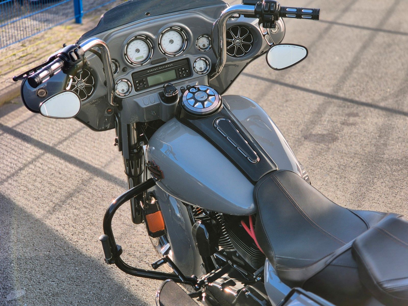 Fahrzeugabbildung Harley-Davidson FLHX°°STREET GLIDE°° *STEEL GLIDE* -KESS TECH-