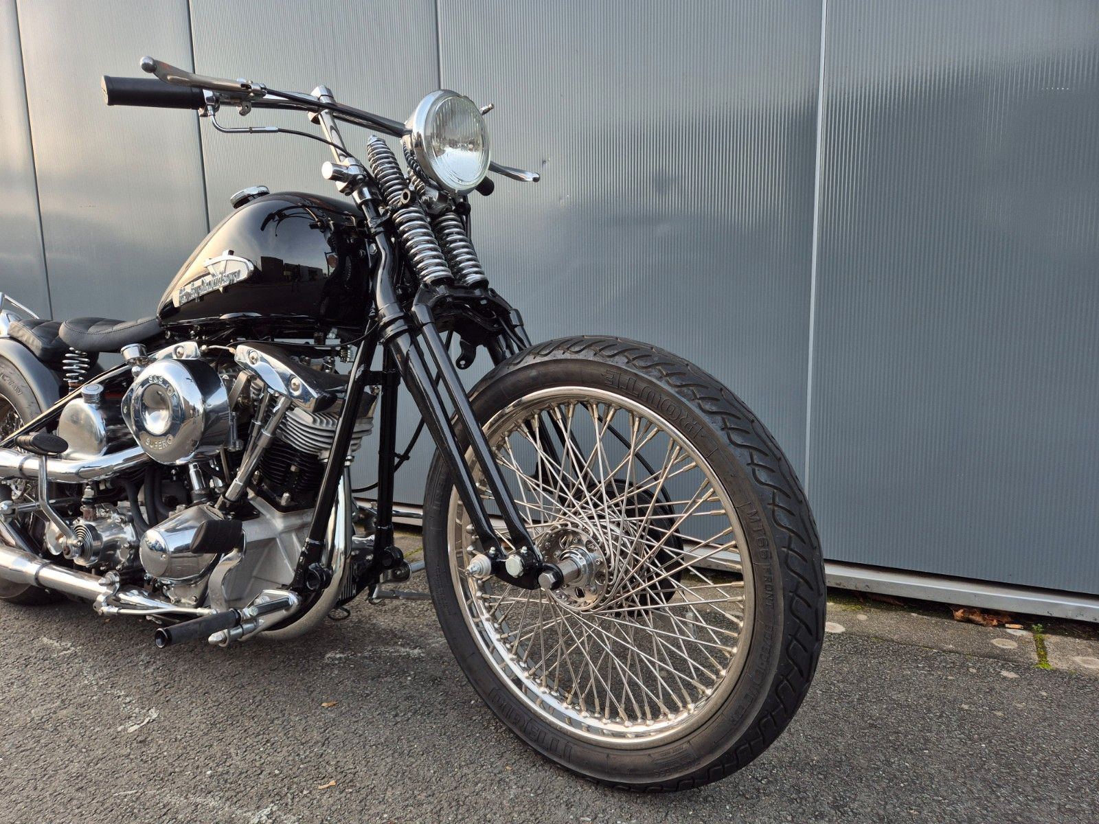 Fahrzeugabbildung Harley-Davidson FL °°SHOVELHEAD - REAPER'S HAND°° -STARRRAHMEN-