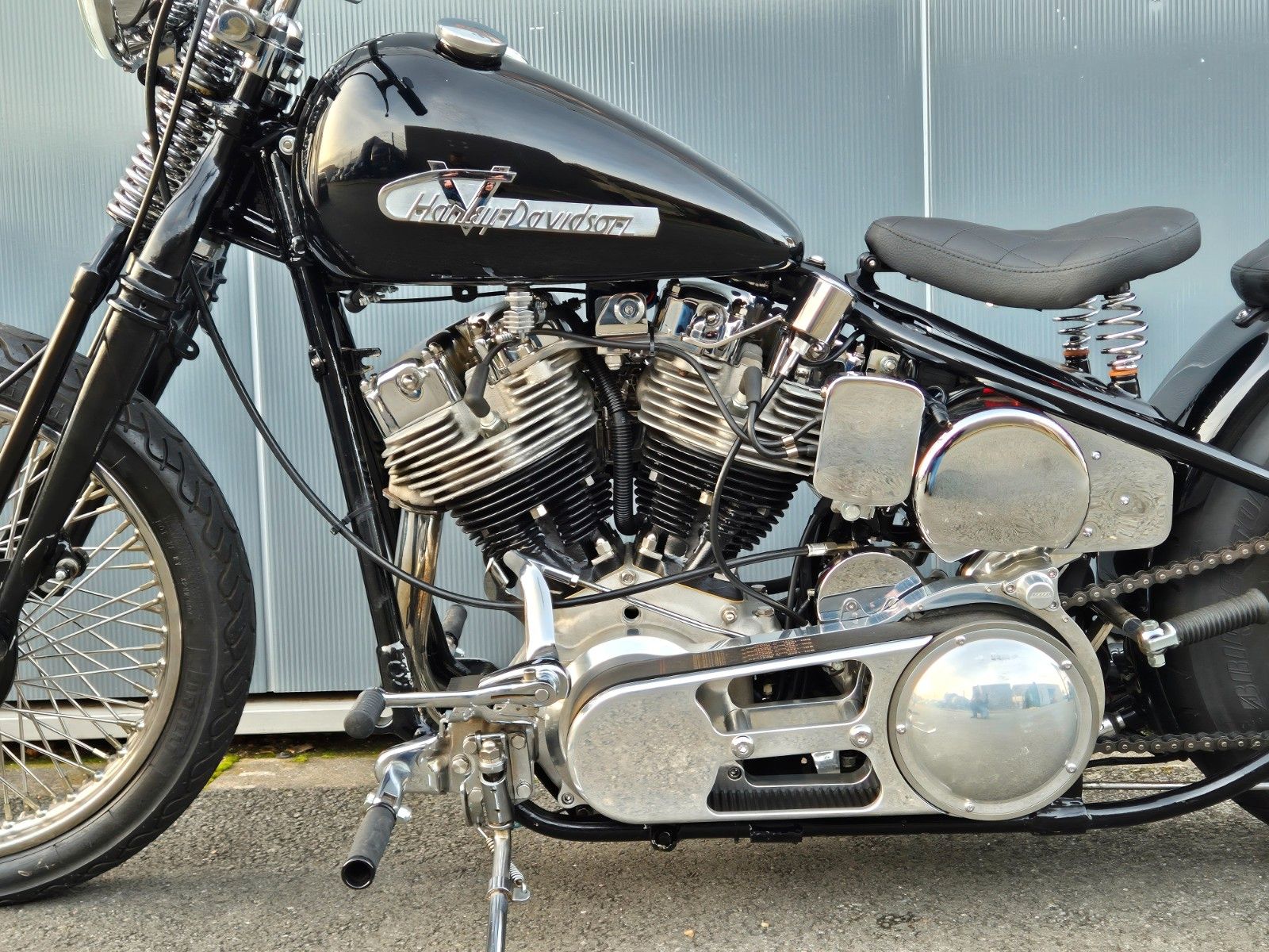 Fahrzeugabbildung Harley-Davidson FL °°SHOVELHEAD - REAPER'S HAND°° -STARRRAHMEN-