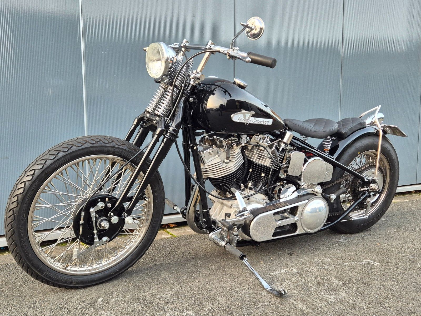 Fahrzeugabbildung Harley-Davidson FL °°SHOVELHEAD - REAPER'S HAND°° -STARRRAHMEN-
