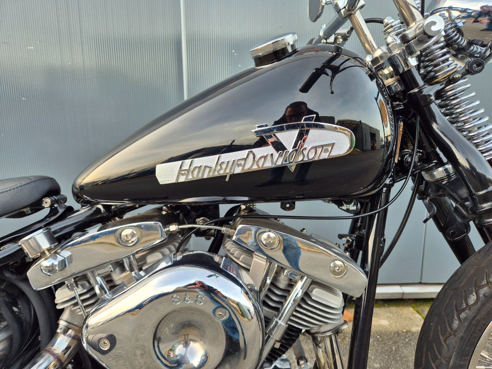 Fahrzeugabbildung Harley-Davidson FL °°SHOVELHEAD - REAPER'S HAND°° -STARRRAHMEN-